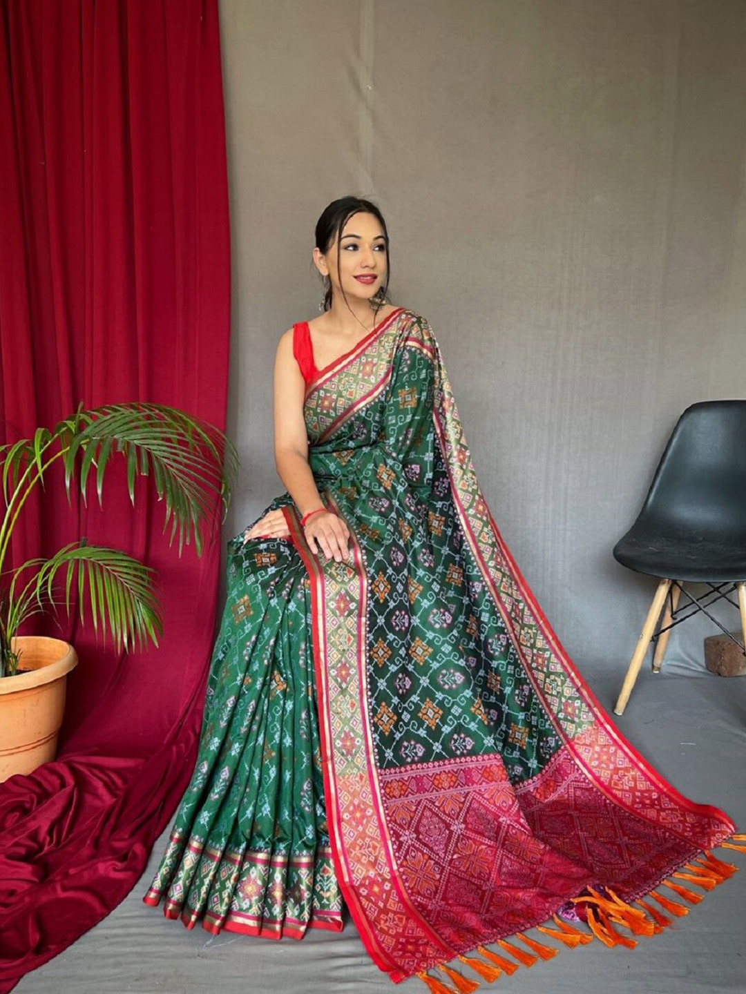 

Nimidiya Ethnic Motifs Woven Design Zari Patola Saree, Green