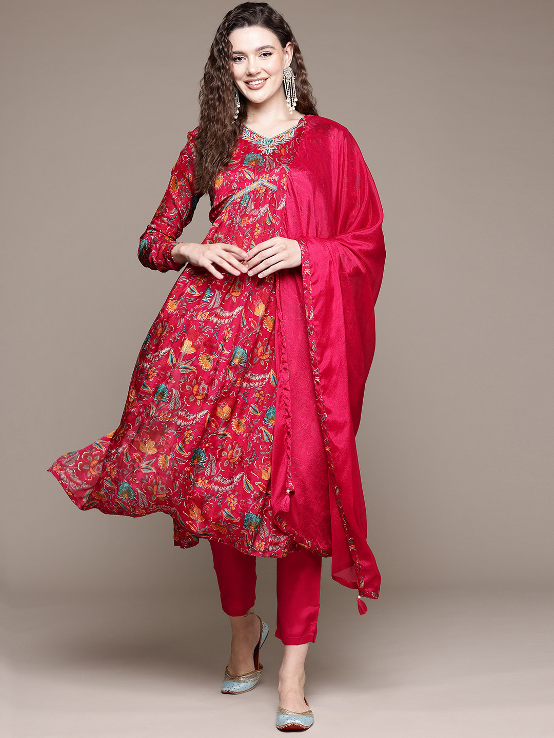 

Readiprint Fashions Women Floral Printed Pleated Thread Work Pure Silk Kurta with Trousers & With Dupatta, Magenta