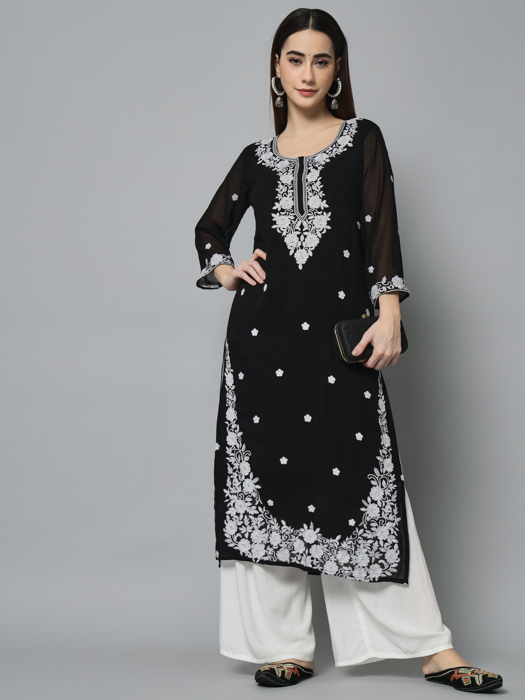 

VAIRAGEE Round Neck Embroidered Straight Kurta, Black