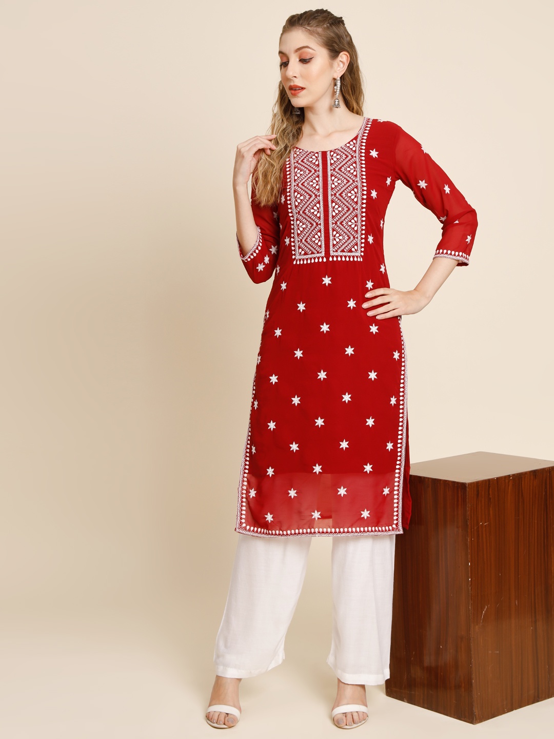 

VAIRAGEE Round Neck Embroidered Straight Kurta, Red