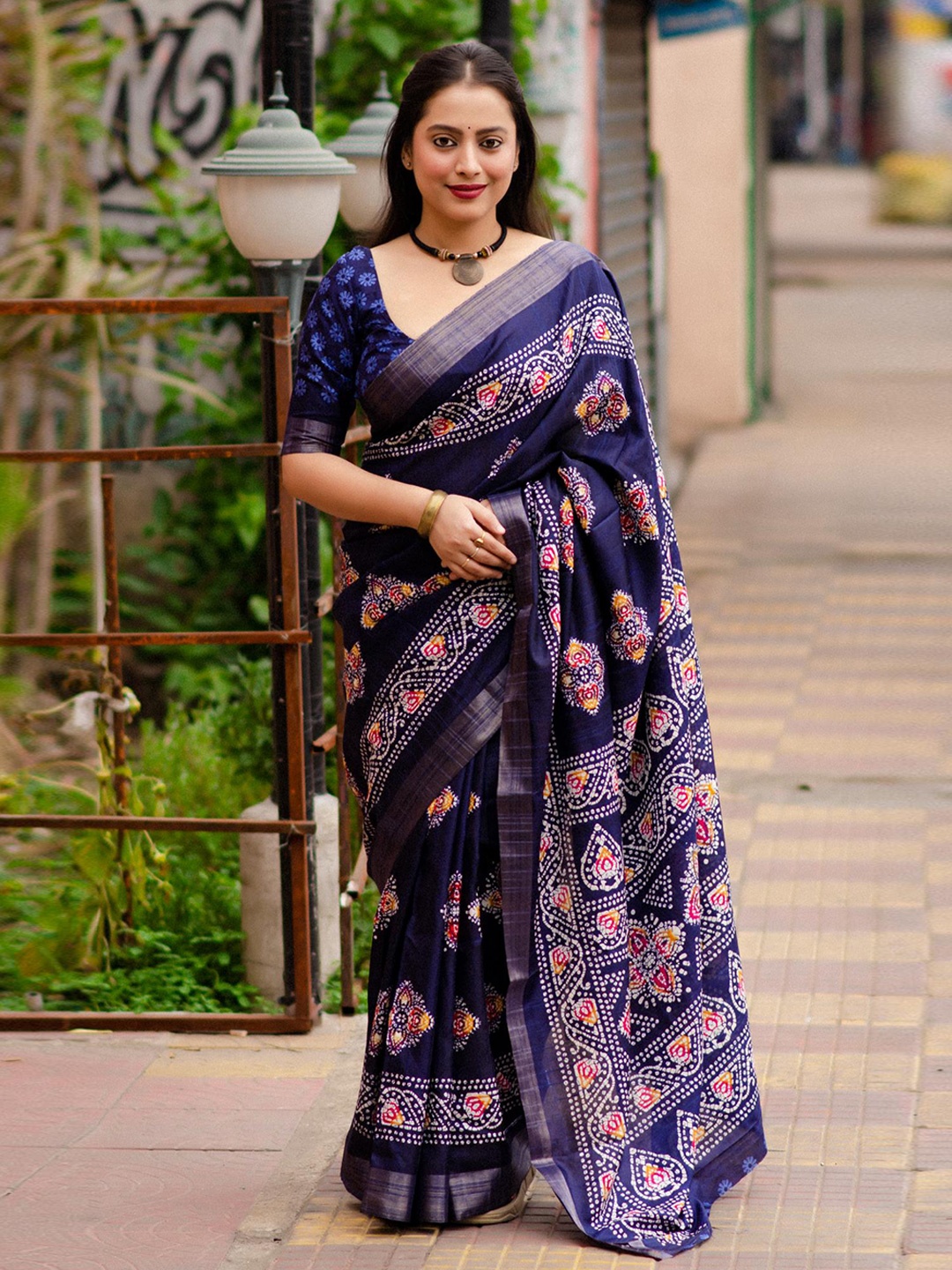 

Ekasya Floral Printed Saree, Blue