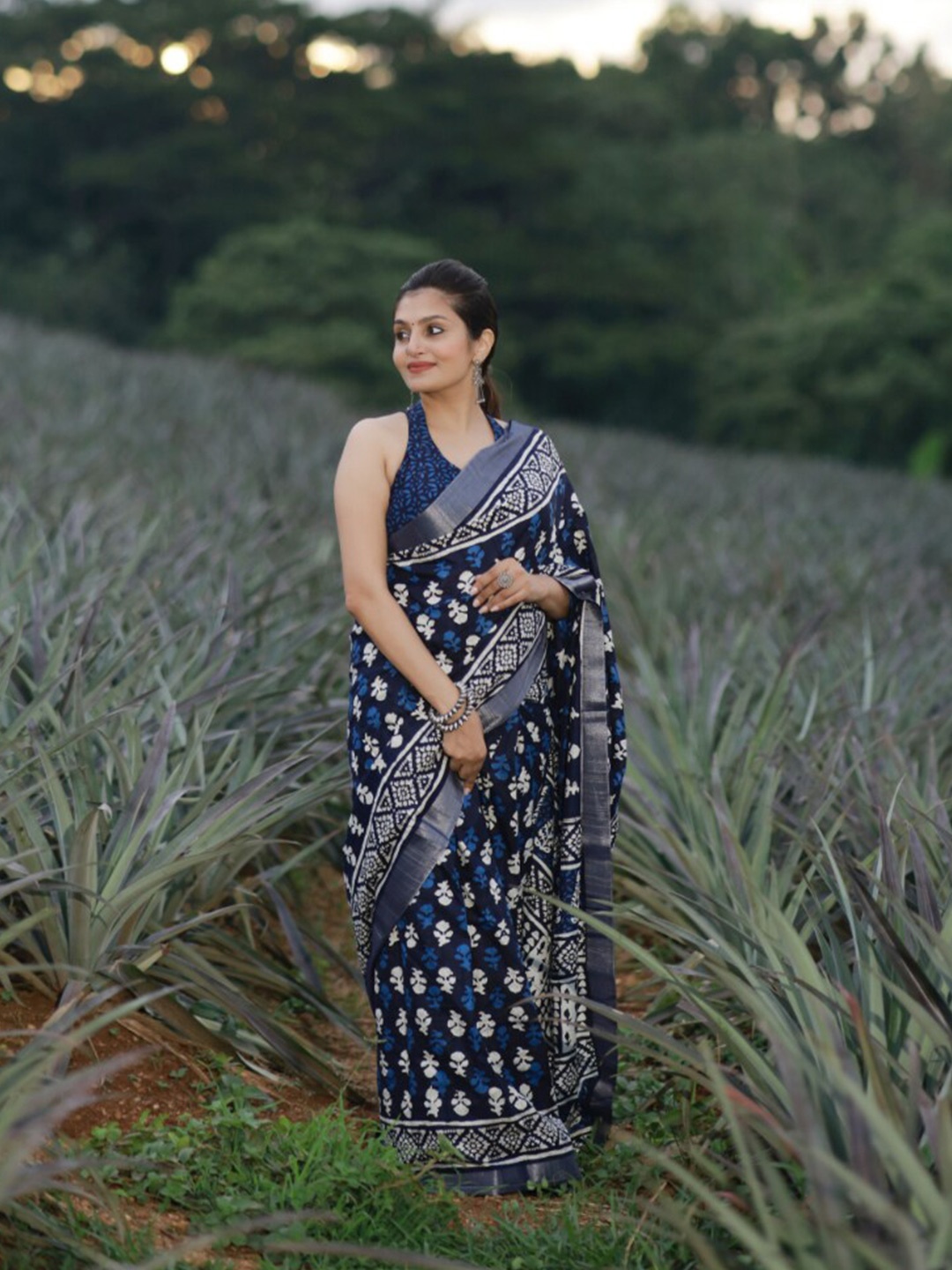 

Ekasya Ethnic Motifs Printed Saree, Blue