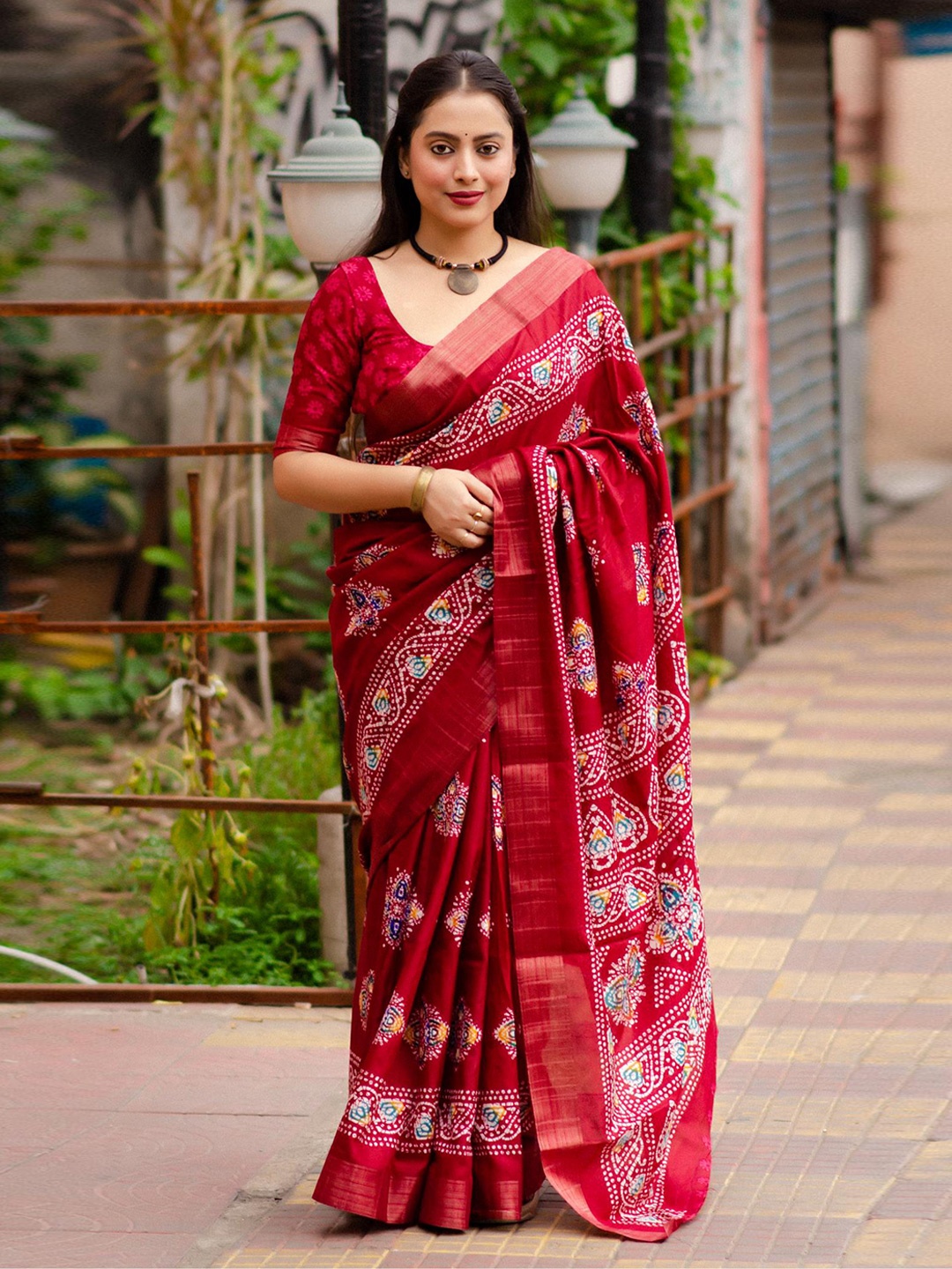 

Ekasya Ethnic Motifs Printed Saree, Red