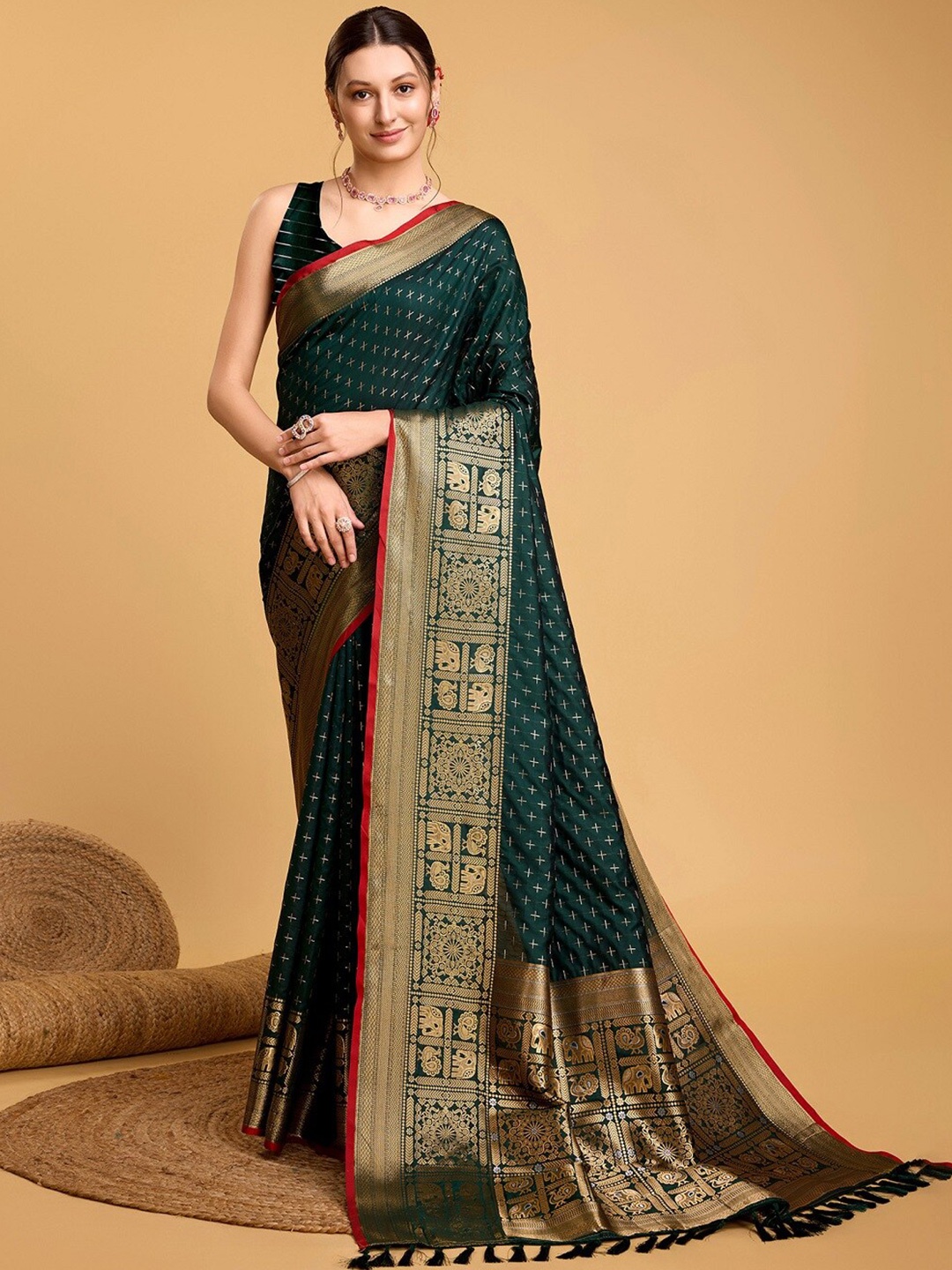 

Nimidiya Geometric Woven Design Zari Banarasi Saree, Green