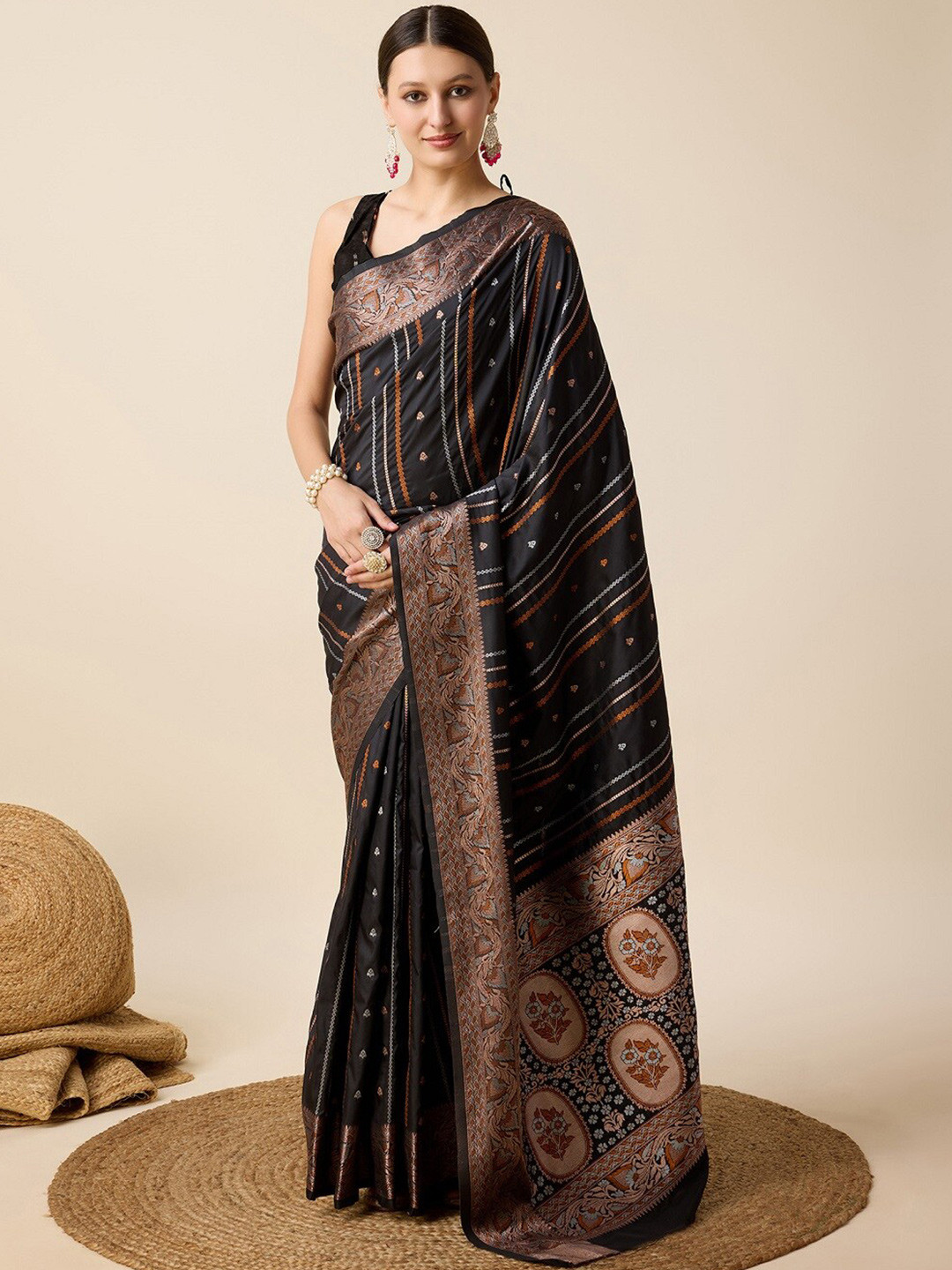 

Nimidiya Woven Design Zari Banarasi Saree, Black