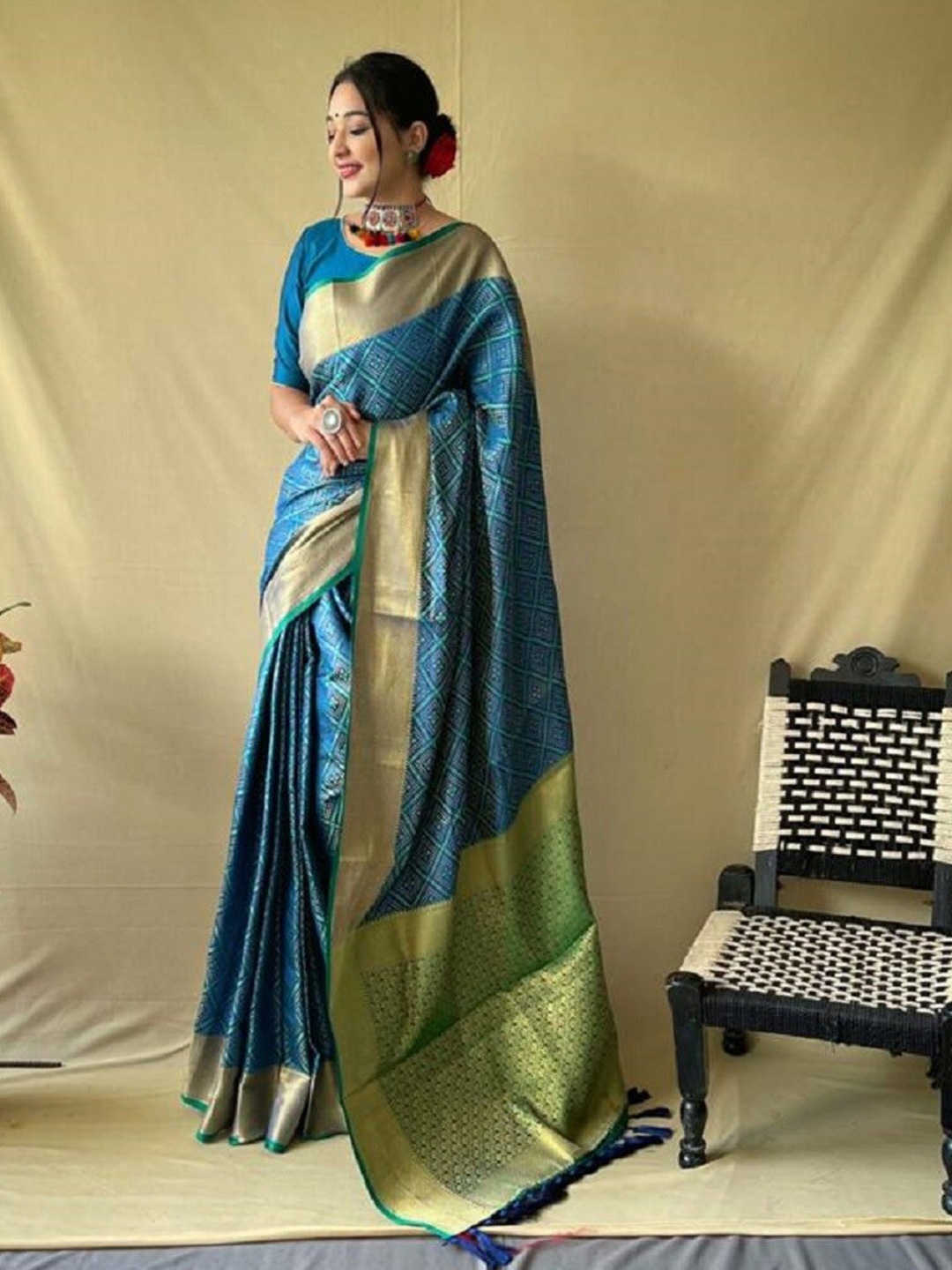 

Nimidiya Woven Design Zari Patola Saree with Tassels, Teal