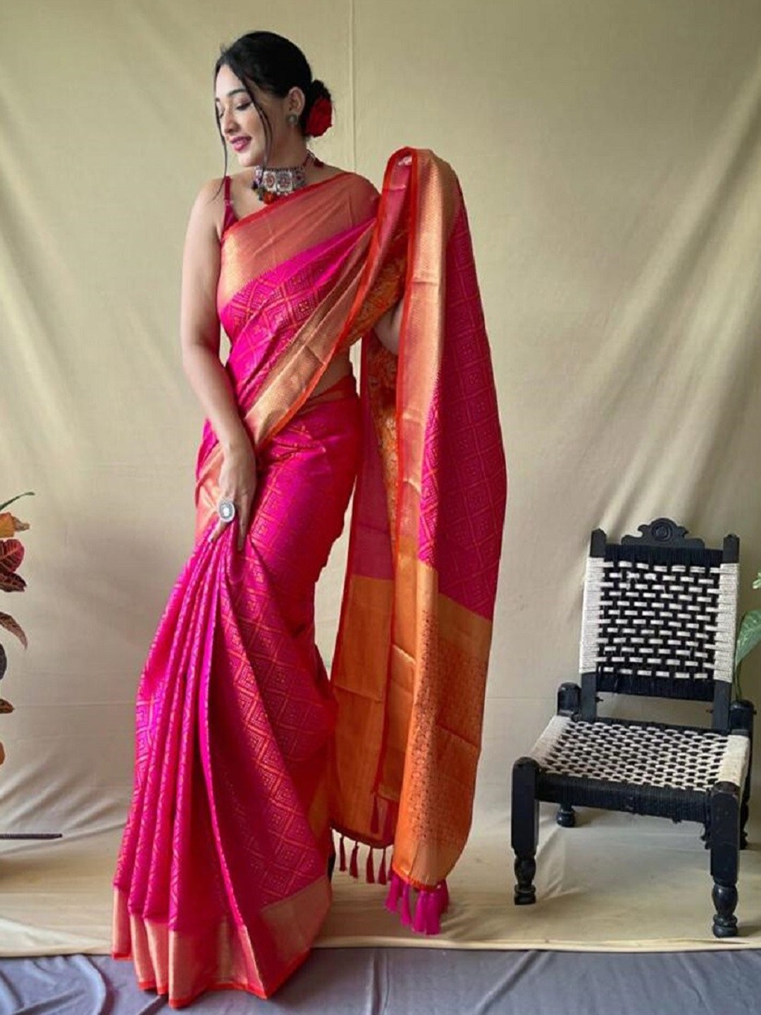 

Nimidiya Woven Design Zari Patola Saree with Tassels, Pink