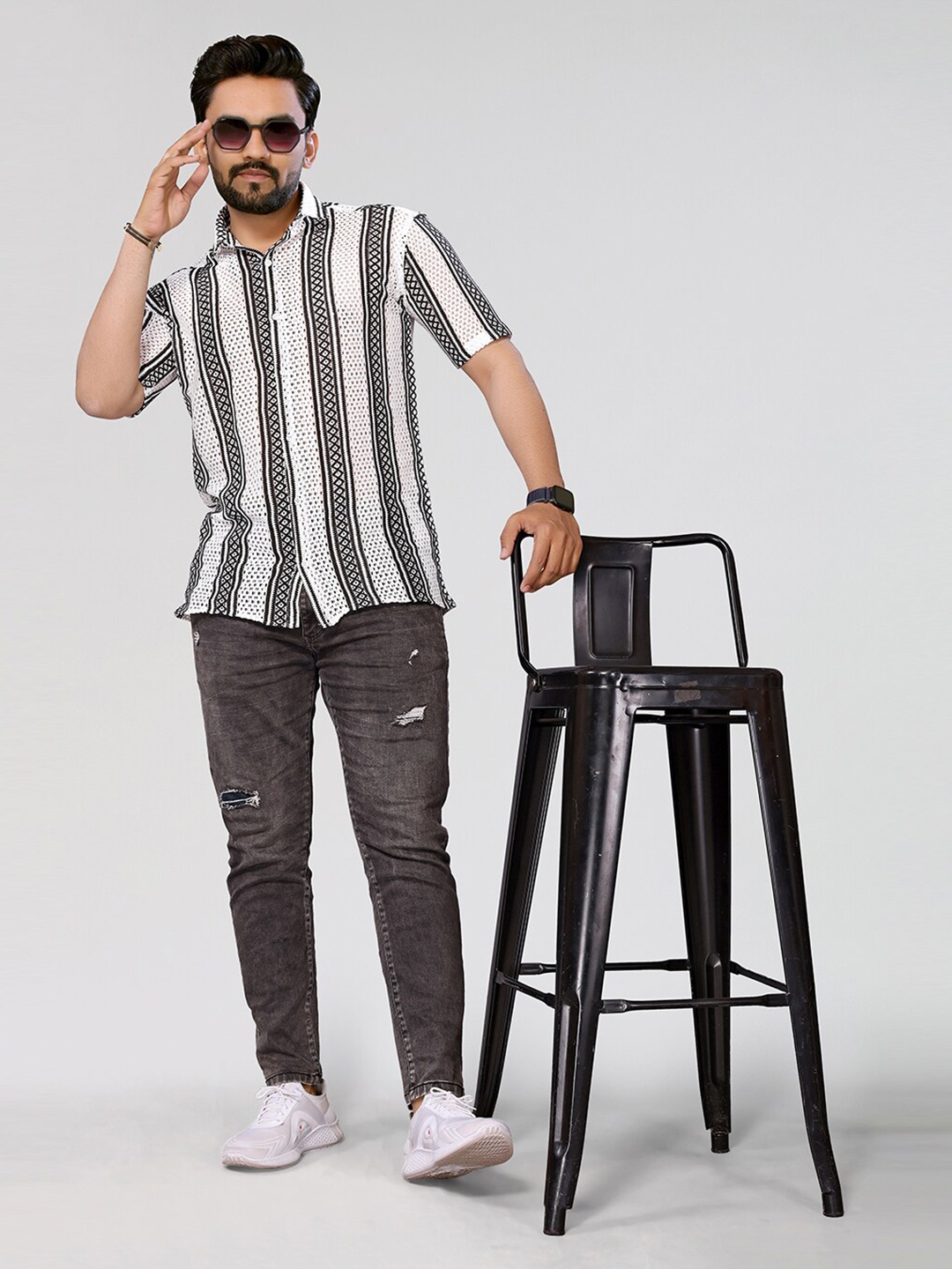 

HARPITA Men Relaxed Semi Sheer Striped Spread Collar Short Sleeves Shirt, Black