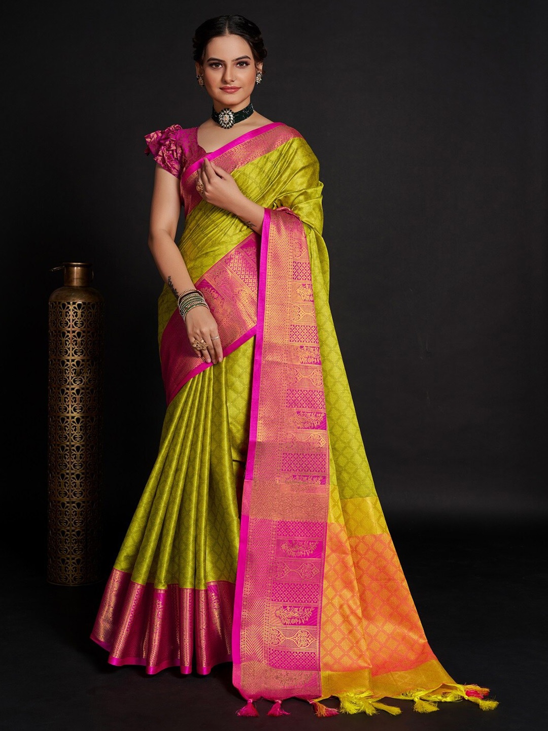 

Nimidiya Woven Design Zari Banarasi Saree with Tassels, Pink