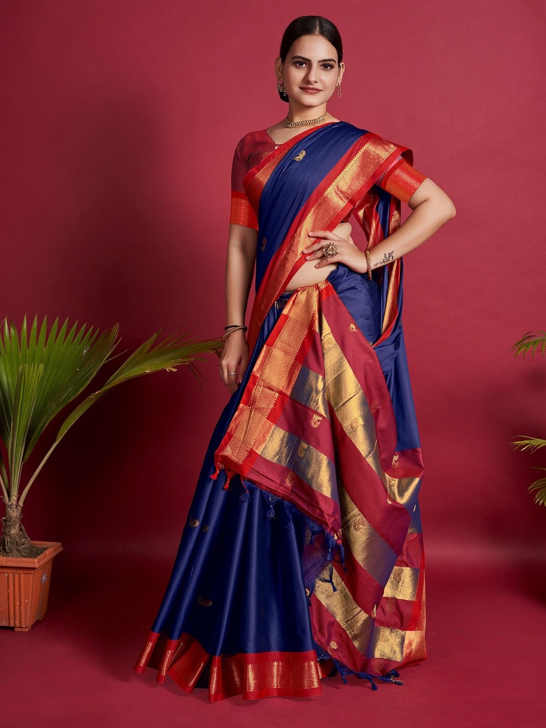 

Nimidiya Woven Design Ethnic Motifs Zari Kanjeevaram Saree, Navy blue