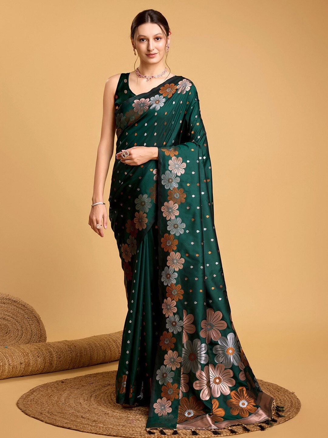 

Nimidiya Floral Zari Designer Banarasi Saree, Green