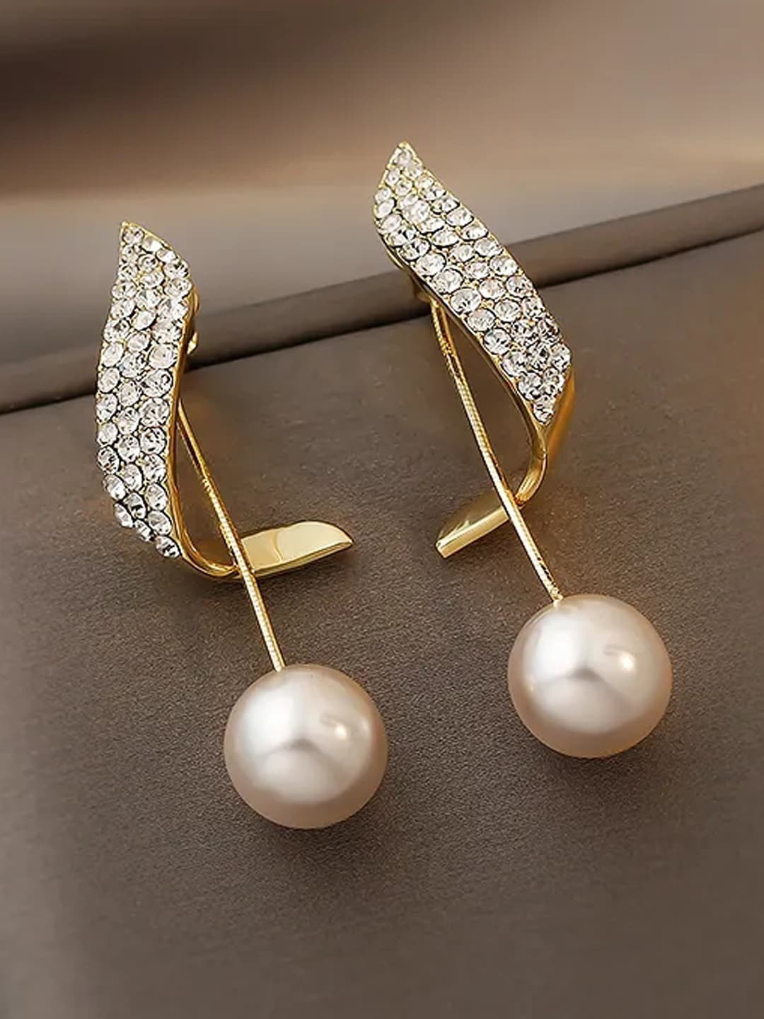 

Xivir Gold-Plated Contemporary Drop Earrings