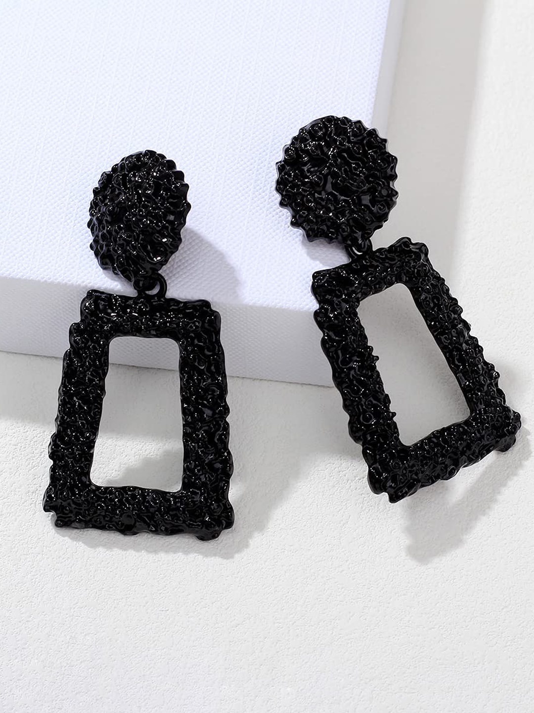 

Xivir Gold-Plated Beaded Contemporary Drop Earrings, Black