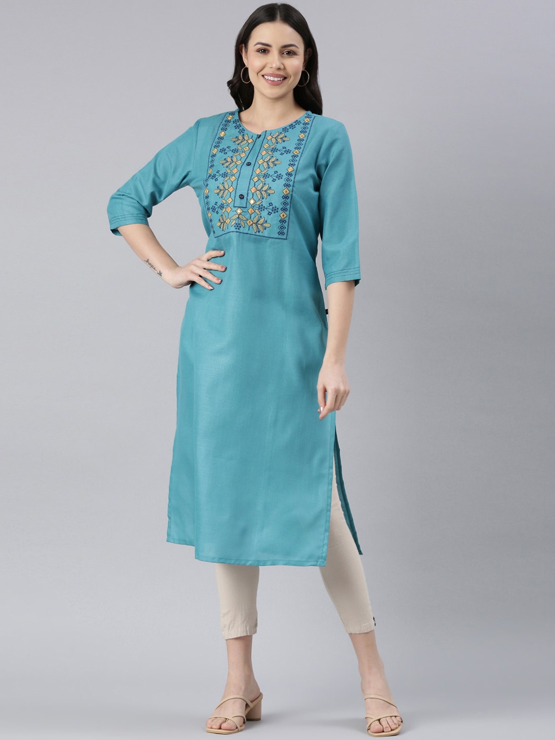 

Samhitas Yoke Design Thread Work Kurta, Turquoise blue