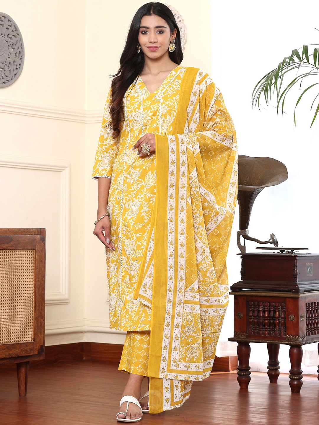 

Haute and Humble Floral Printed Regular Pure Cotton Kurta with Trousers & Dupatta, Yellow