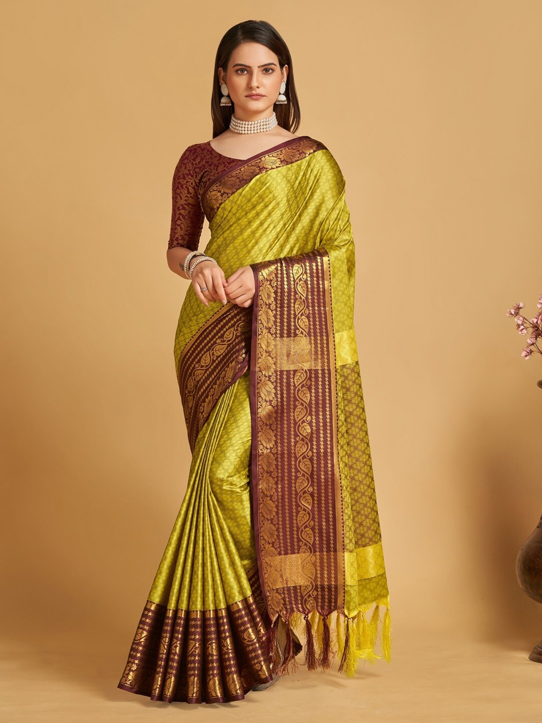 

Nimidiya Woven Design Zari Banarasi Saree, Lime green