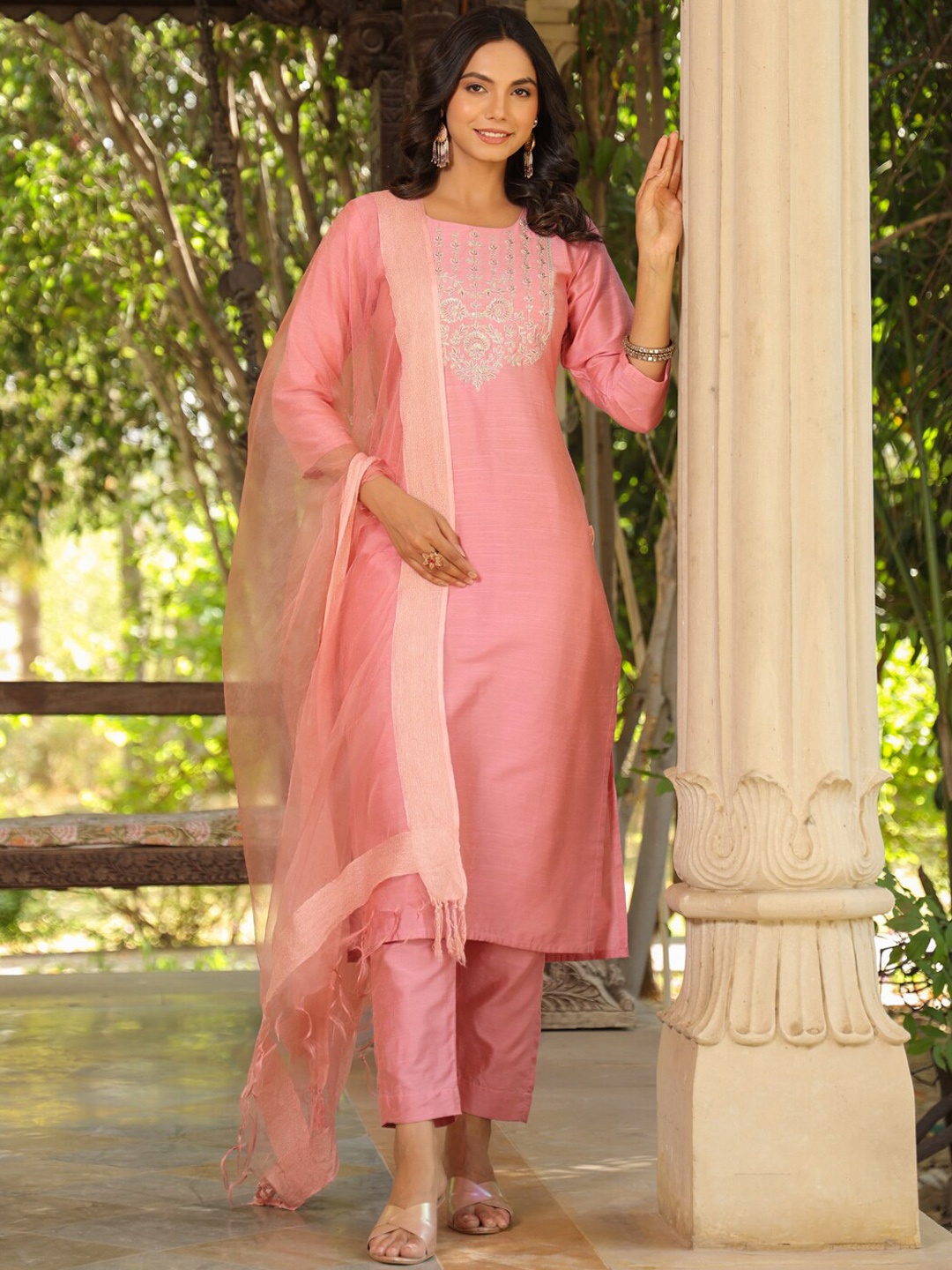 

AURIELLA Ethnic Motifs Embroidered Round Neck Straight Kurta Set, Pink