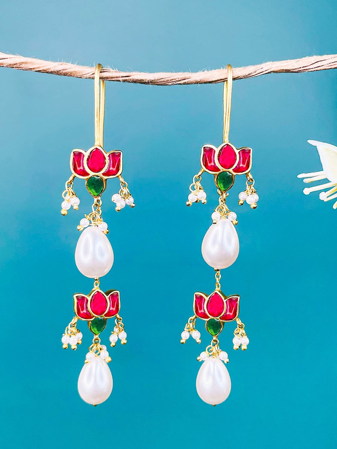 

Unniyarcha 92.5 Silver Gold-Plated Sui Dhaga Earrings