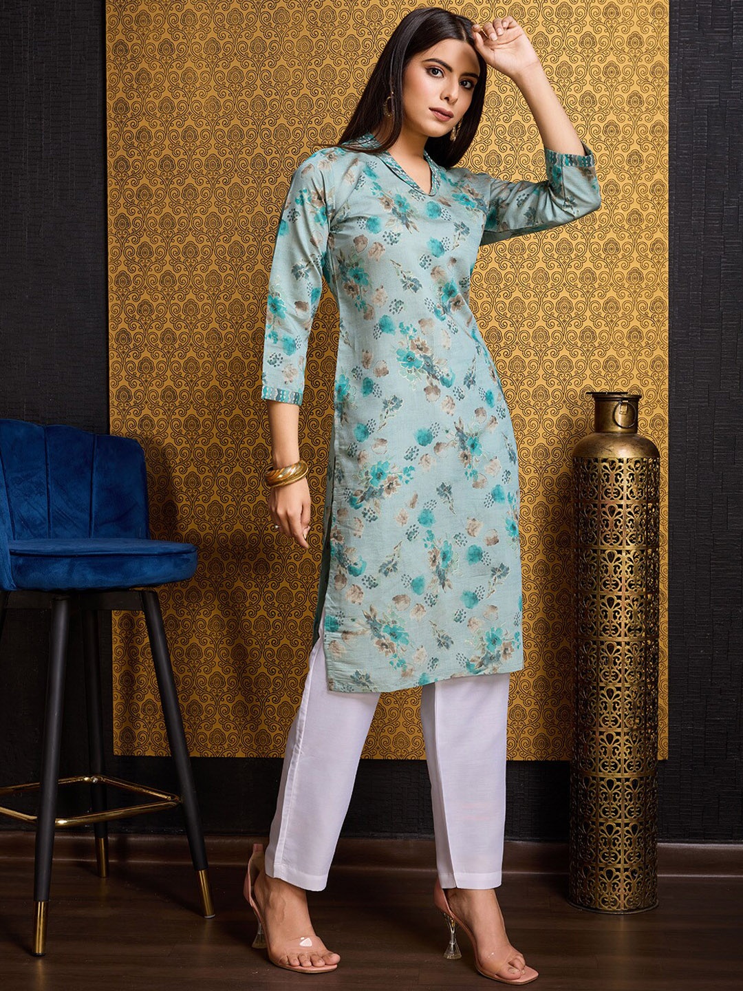 

Ishin Floral Printed V-Neck Three-Quarter Sleeves Chanderi Silk Kurta, Grey