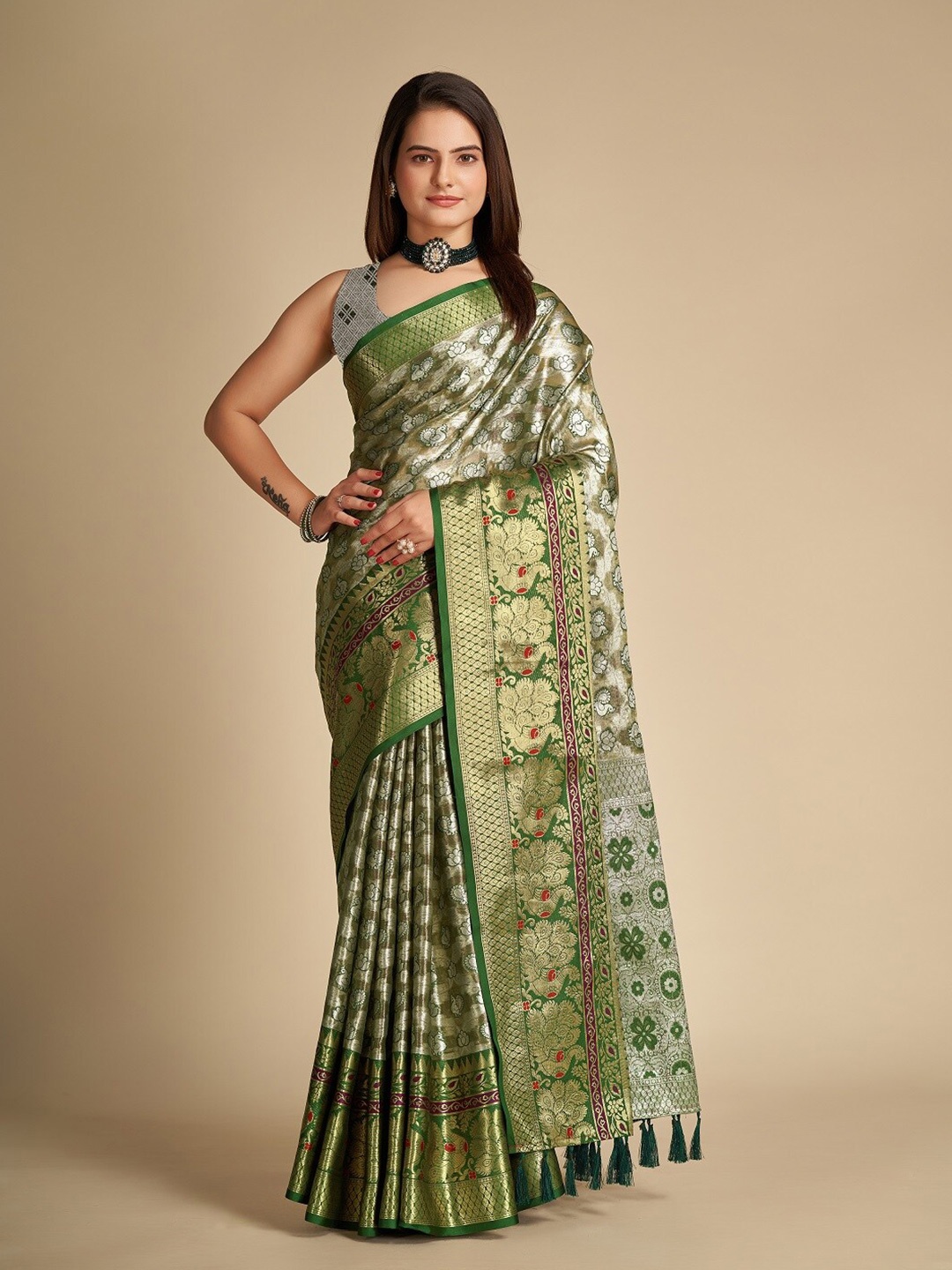 

Nimidiya Ethnic Motifs Woven Design Zari Banarasi Saree, Green