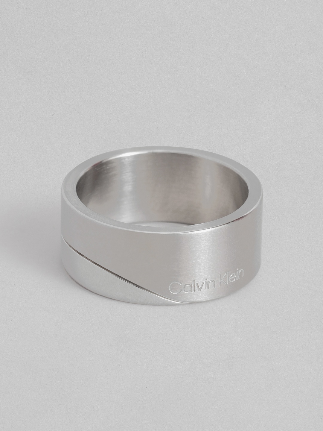 

Calvin Klein Women Minimal Circular Brass-Plated Finger Ring, Silver