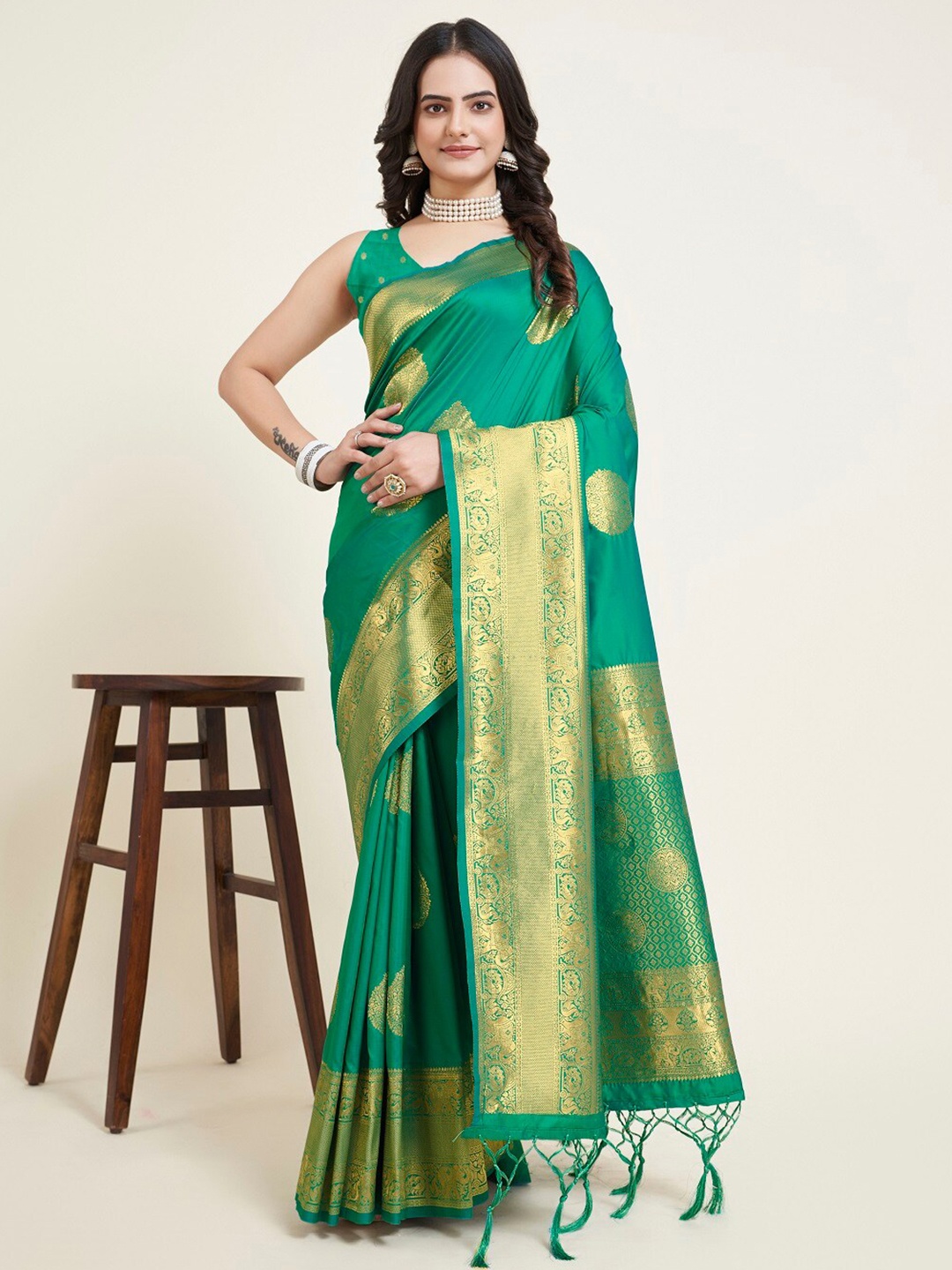 

Nimidiya Ethnic Motifs Woven Design Zari Banarasi Saree, Green