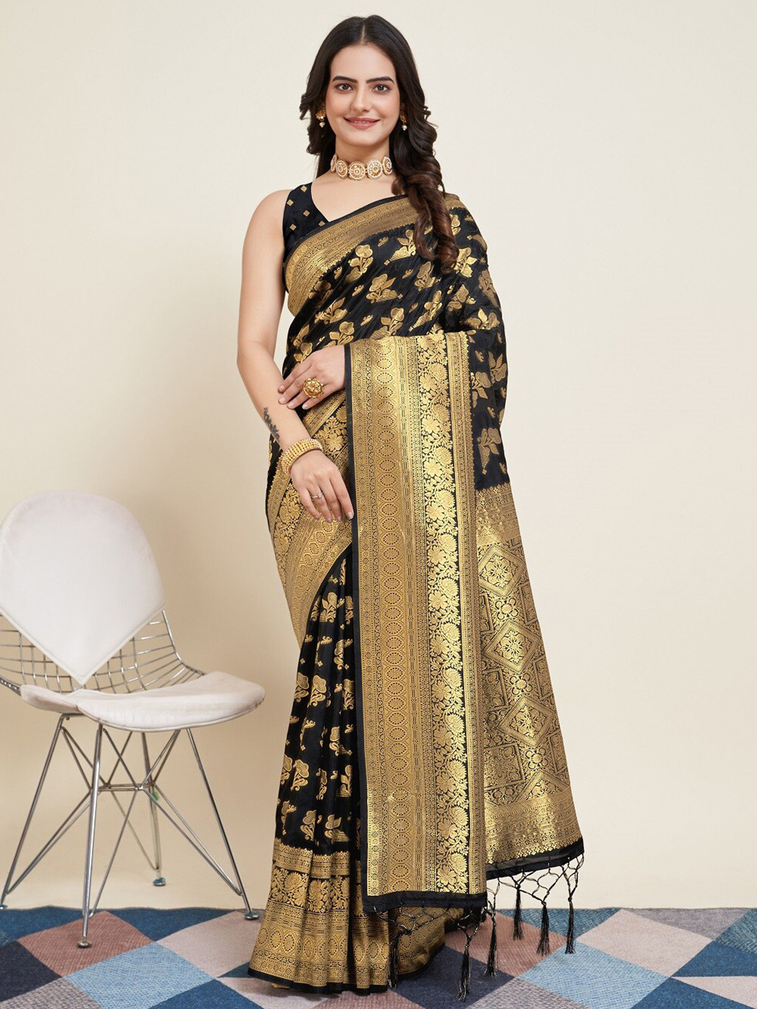 

Nimidiya Floral Woven Design Zari Banarasi Saree, Black