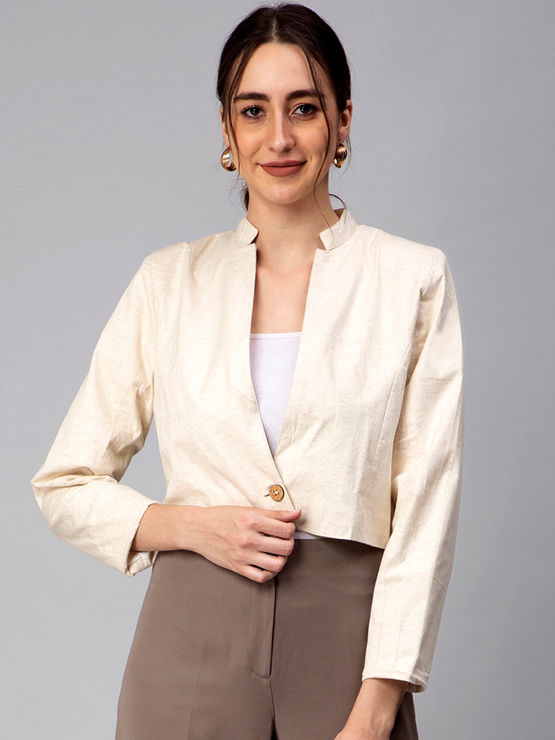 

Indyvarna Long Sleeved Ventless Single Breasted Cotton Crop Blazer, Beige