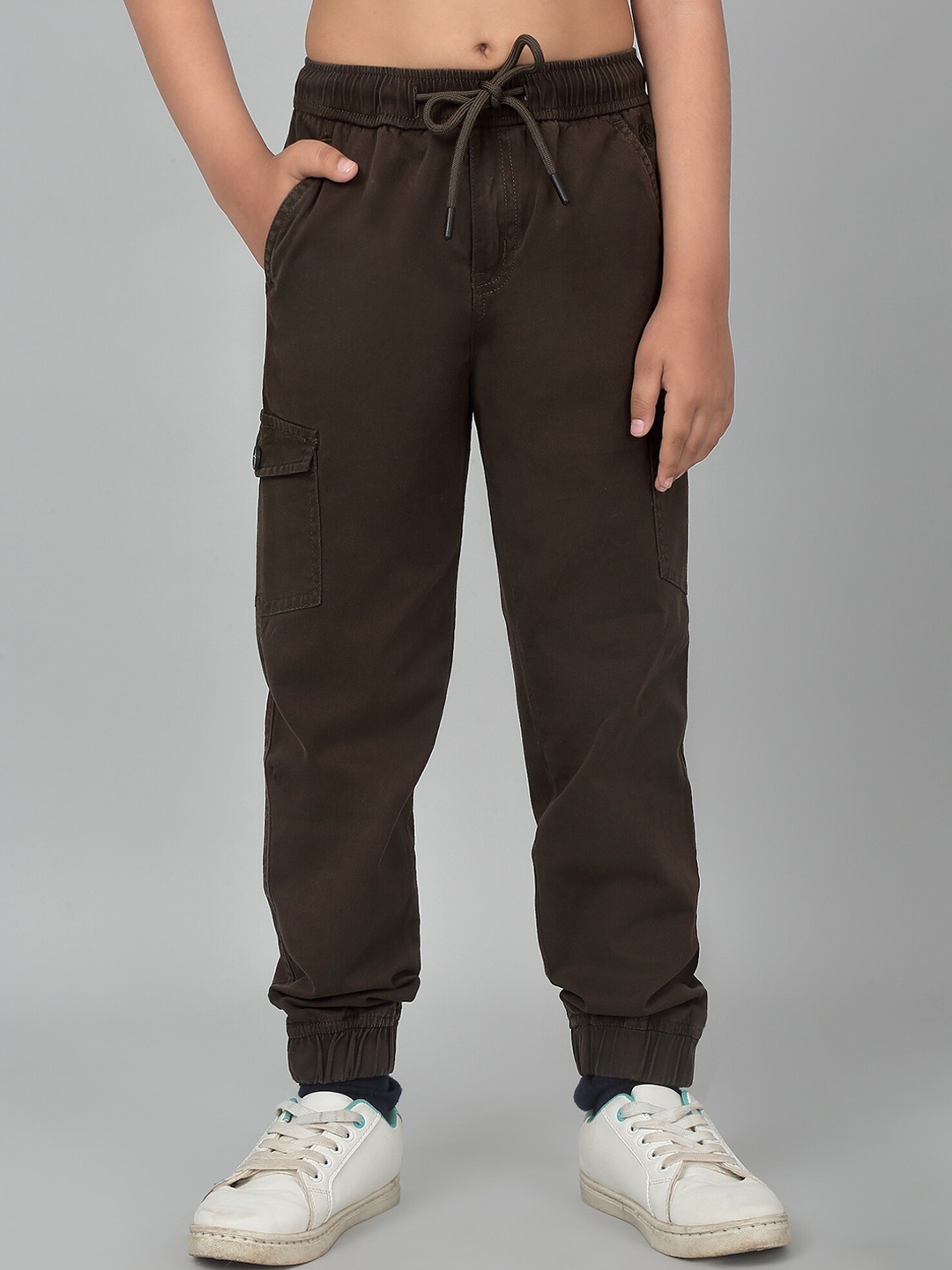 

Cantabil Boys Cotton Mid-Rise Plain Joggers Trousers, Olive