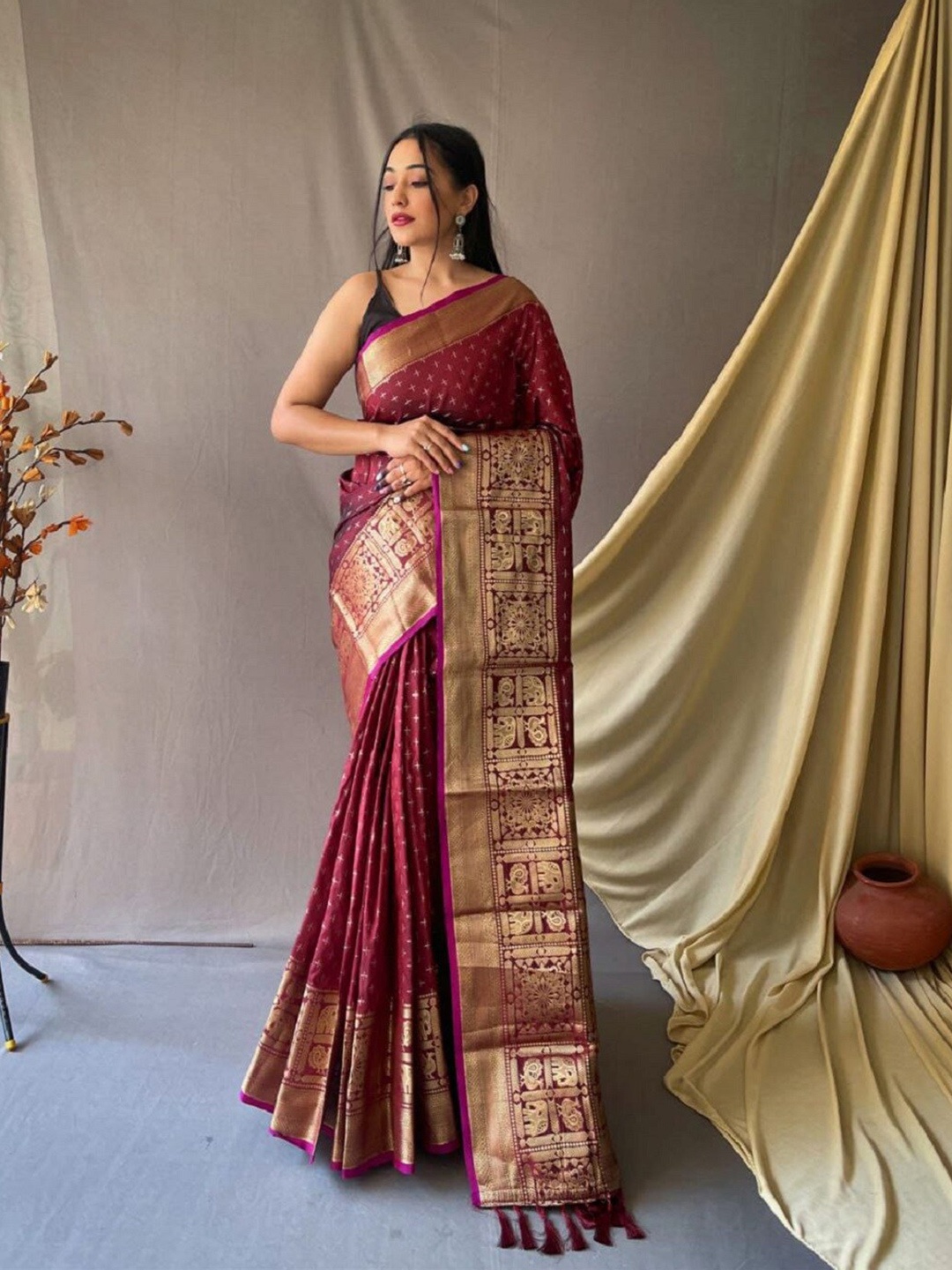

Mitera Ethnic Motifs Woven Design Zari Banarasi Saree, Maroon