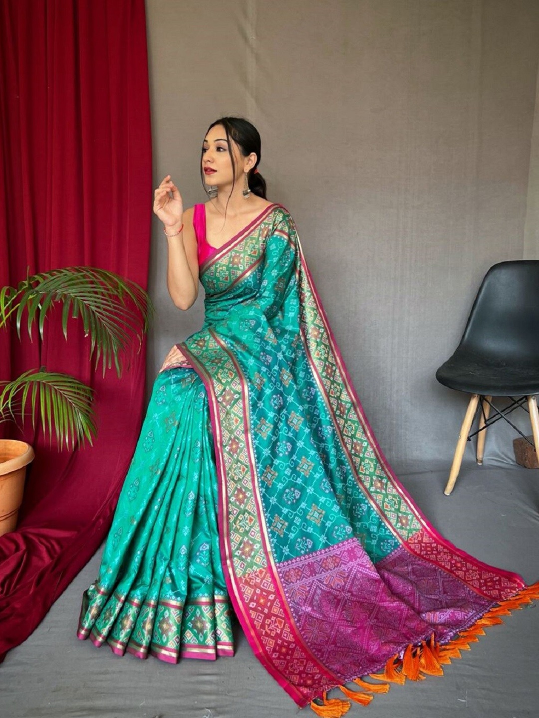 

Mitera Woven Design Zari Patola Saree, Sea green