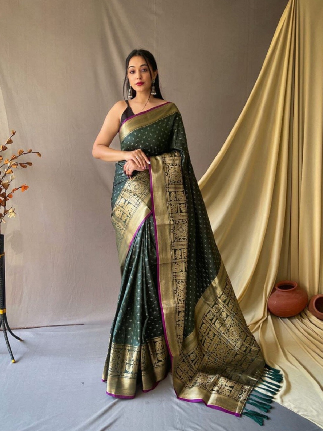 

Mitera Green Geometric Woven Design Zari Banarasi Saree