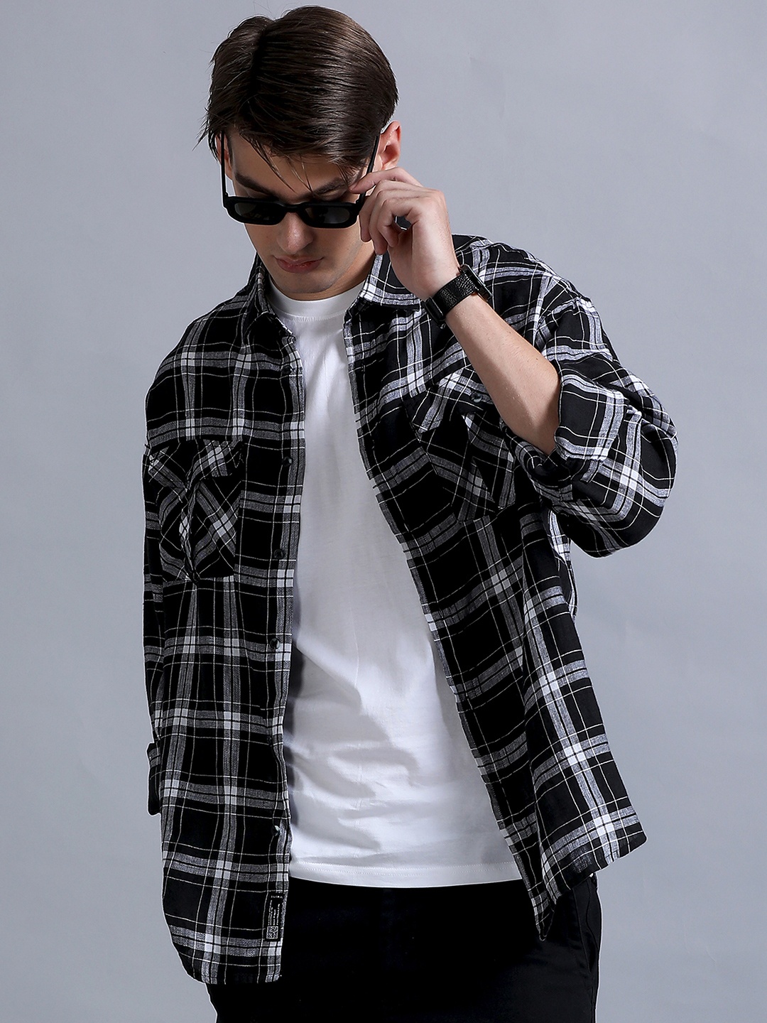 

SILISOUL Relaxed Oversized Tartan Checked Flannel Weave Casual Shirt, Black