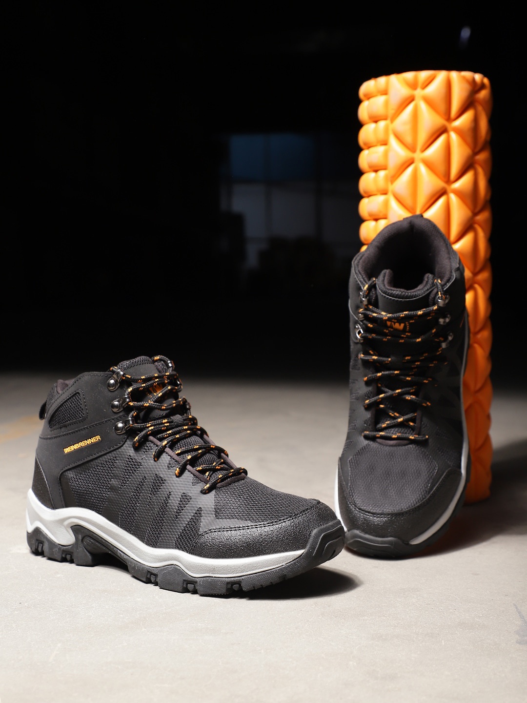 

Weinbrenner Men Trevor Round Toe Textile Hiking Boots, Black
