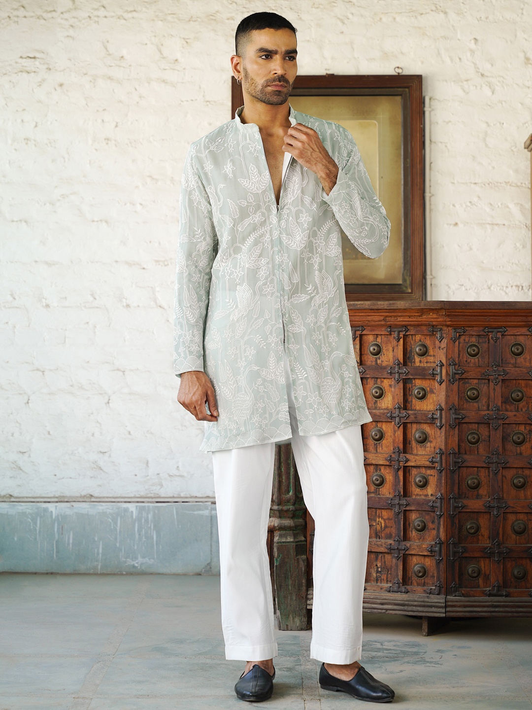 

KALPRAAG Floral Printed Embroidered Regular Thread Work Kurta with Trousers, Blue