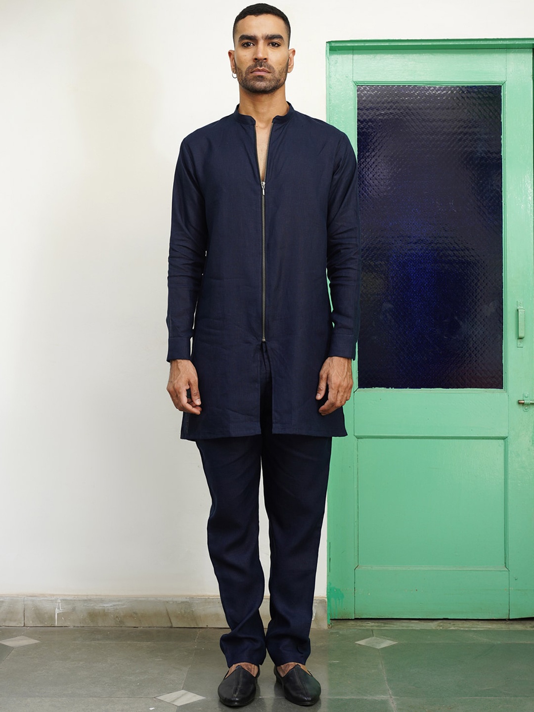 

KALPRAAG Hemant Mandarin Collar Pure Linen Kurta With Trousers, Navy blue