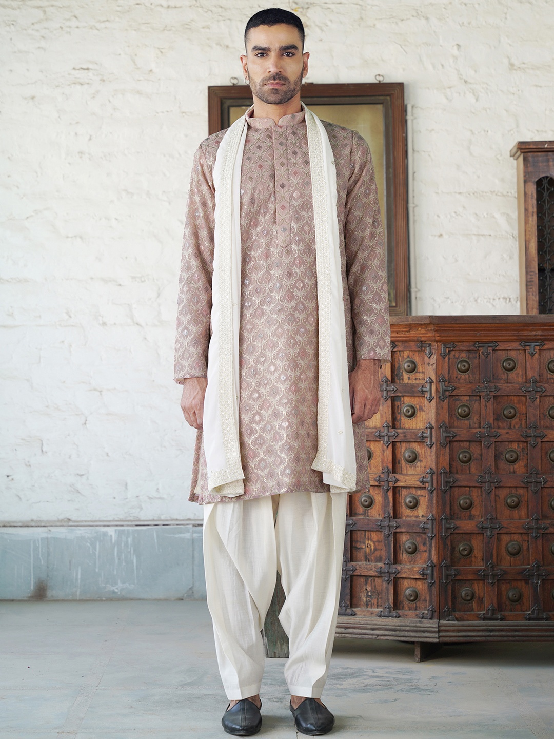 

KALPRAAG Embroidered Regular Sequinned Straight Kurta With Patiala & Dupatta, Pink