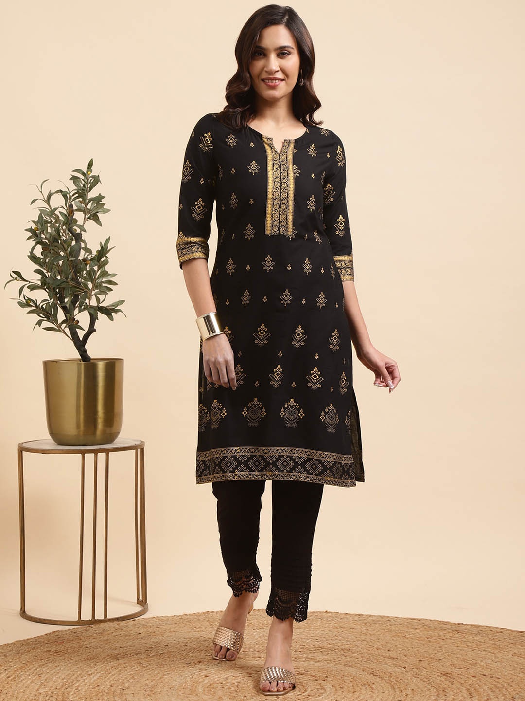 

Rangita Notch Neck Ethnic Motifs Printed Cotton Straight Kurta, Black