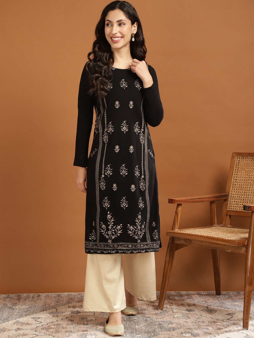 

Rangita Ethnic Motifs Printed Round Neck Long Sleeves Straight Kurta, Black