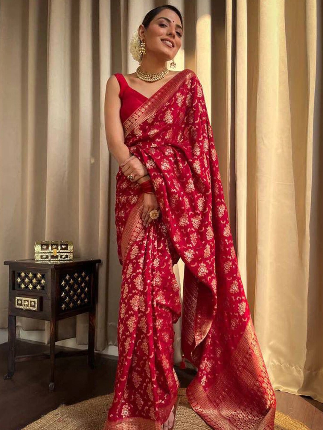 

Anouk Ethnic Motifs Woven Design Banarasi Saree, Red