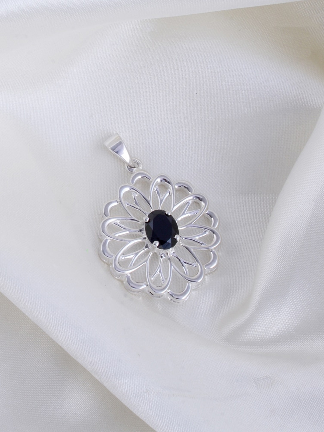 

HIFLYER JEWELS 925 Sterling Silver Floral Pendant, Black