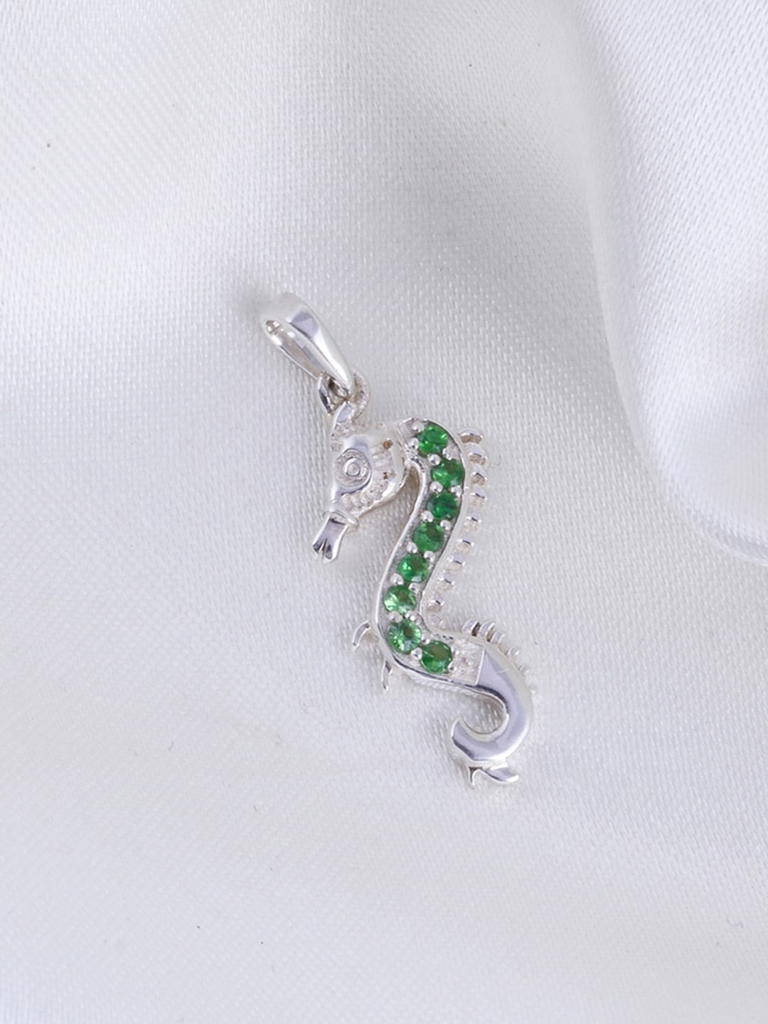 

HIFLYER JEWELS 925 Sterling Silver Garnet Stone Studded Pendant, Green