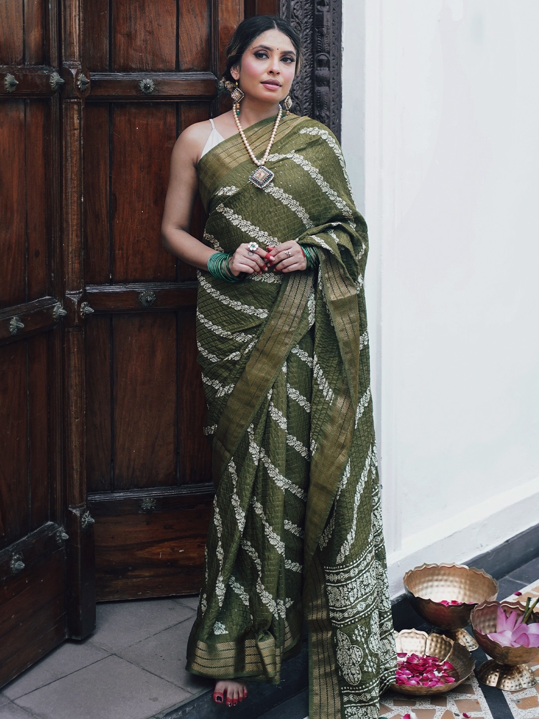 

Libas Floral Printed Woven Design Zari Saree, Green