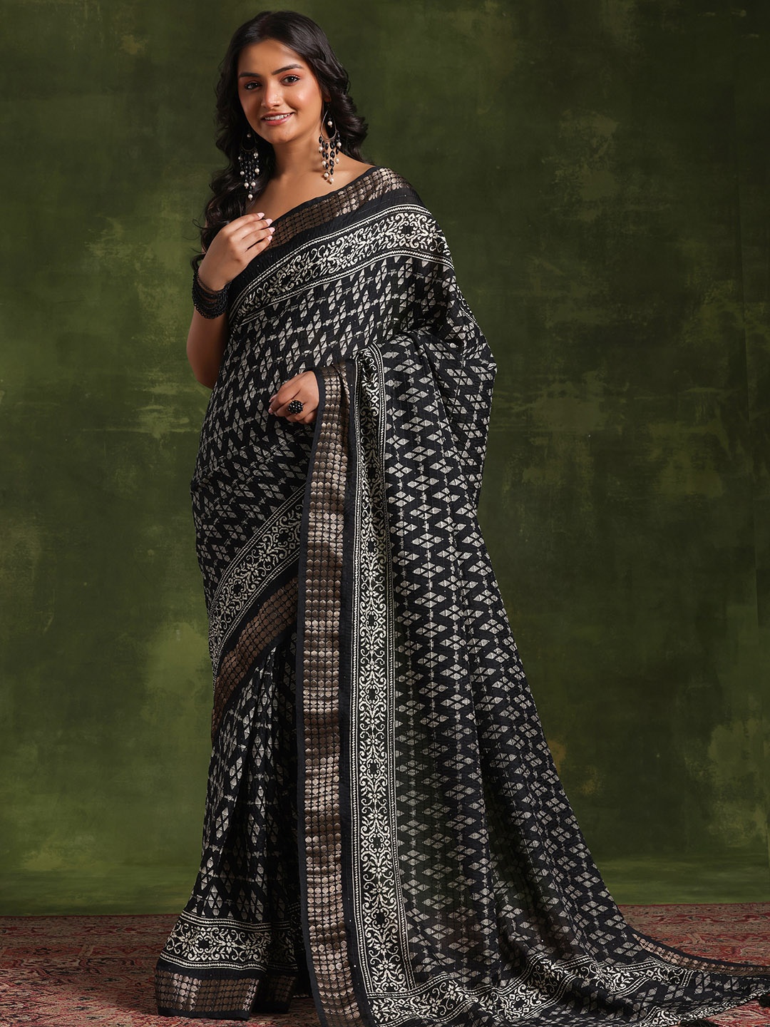

Libas Ethnic Motifs Sequinned Saree, Black