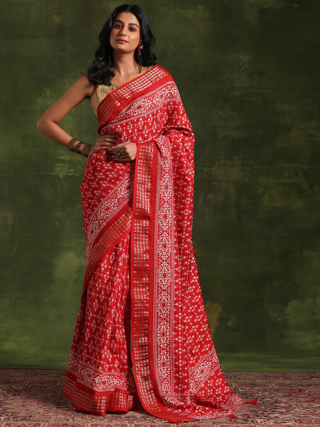 

Libas Ethnic Motifs Printed Woven Design Sequinned Saree, Red