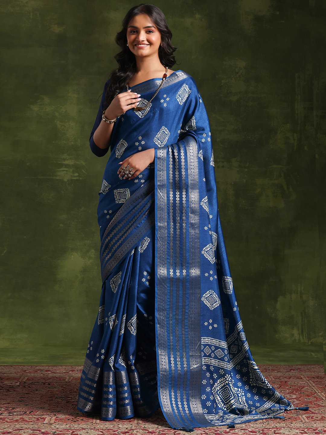 

Libas Ethnic Motifs Zari Fusion Saree, Teal