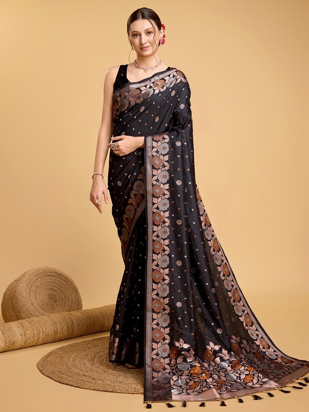 

Mitera Floral Banarasi Zari Saree, Black