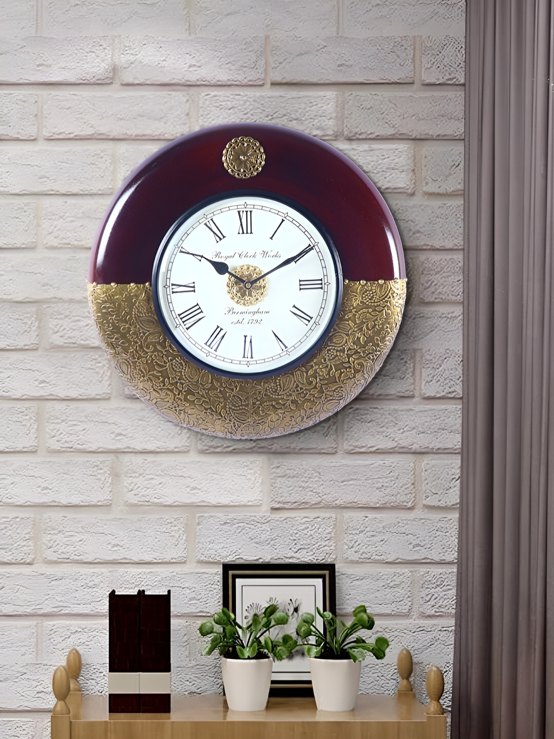 

Aura Brown Analogue Contemporary Wall Clock