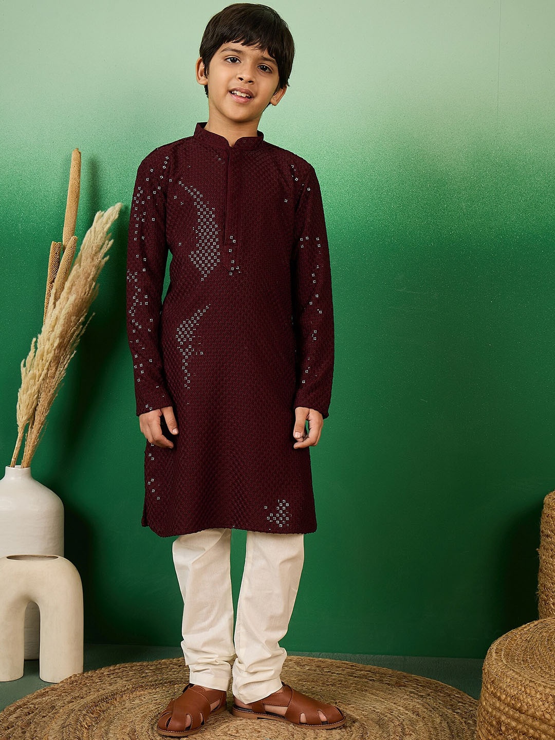 

Sangria Geometric Embroidered Mandarin Collar Straight Kurta With Pyjama, Red