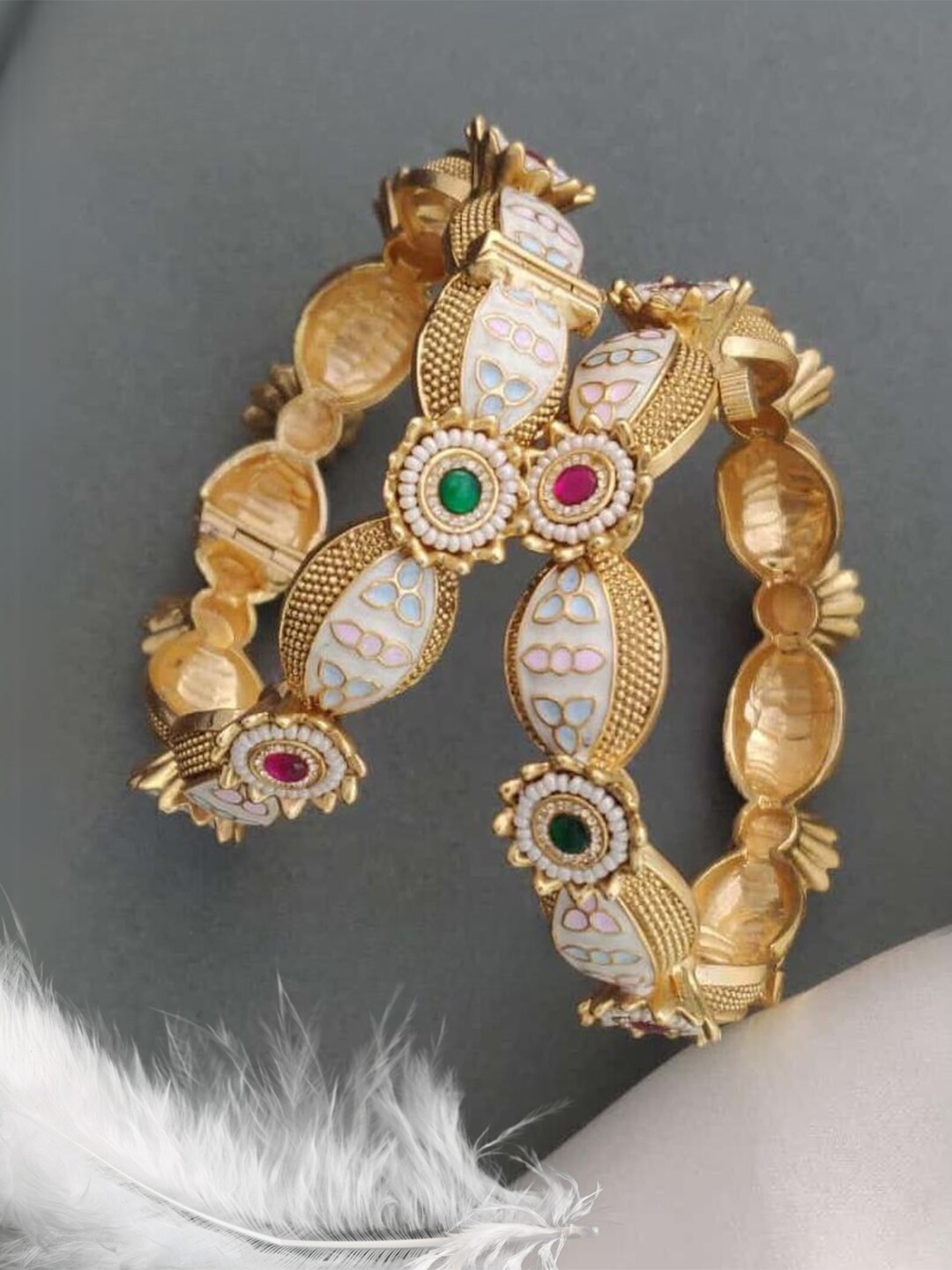 

The ivora Set Of 2 Gold-Plated Bangles
